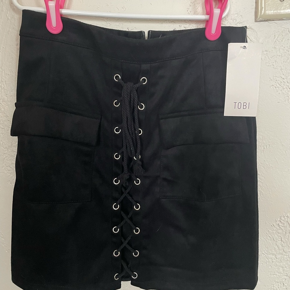 XS Black suede Tobi skirt. New with tags!